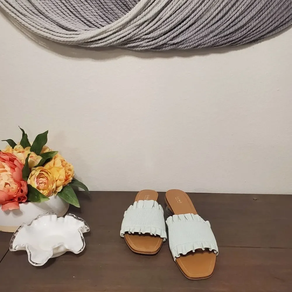 Lewit Cassandra Ruffle Slide Sz 39.5